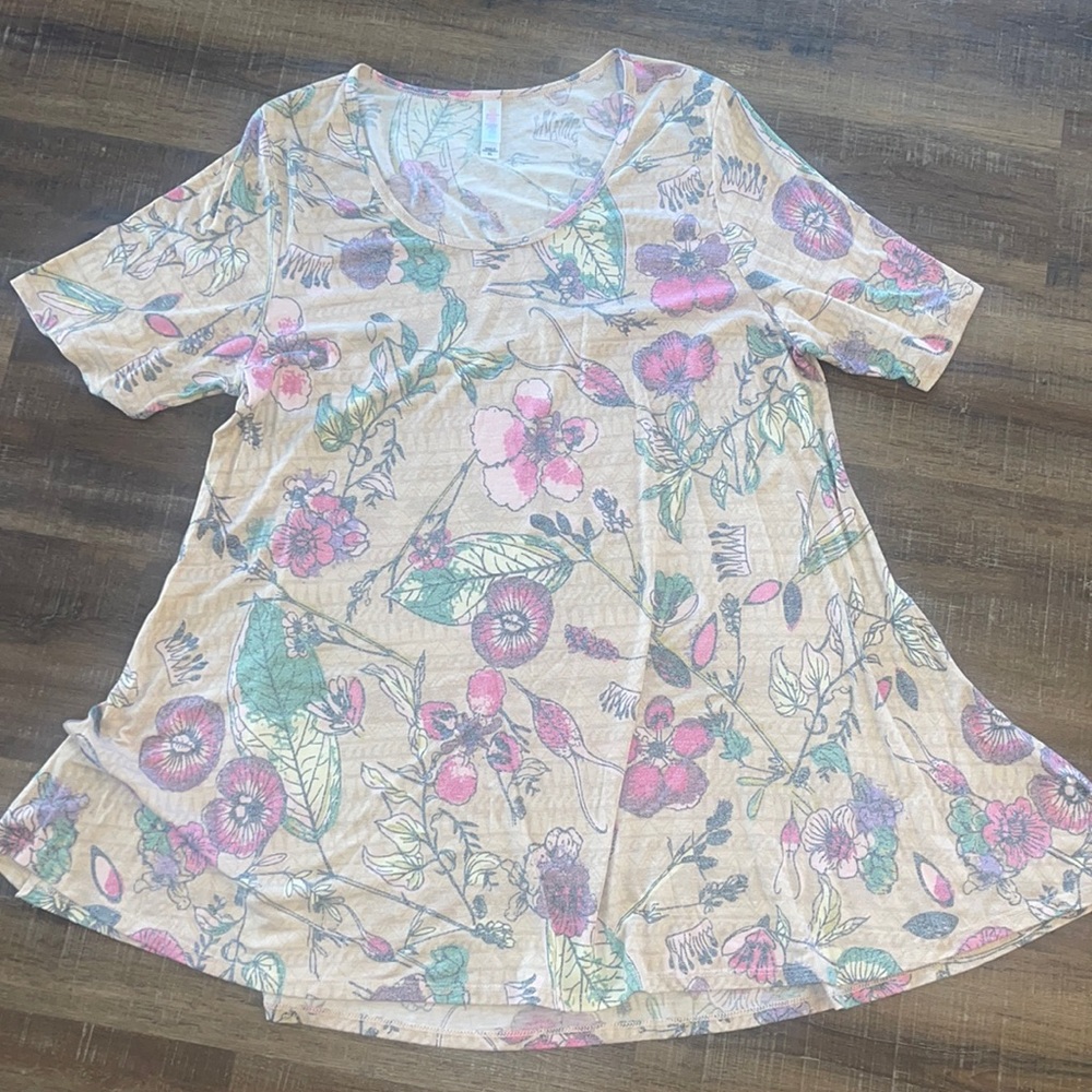 EUC XL LuLaRoe Perfect Tee